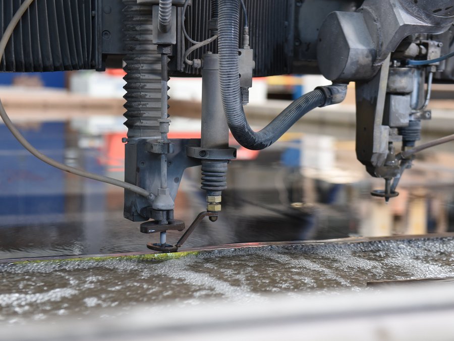 💧 Wasserstrahlschneiden – passgenau. effizient. einbaufertig. 💧 Wasserstrahlschneiden – passgenau. effizient. einbaufertig.